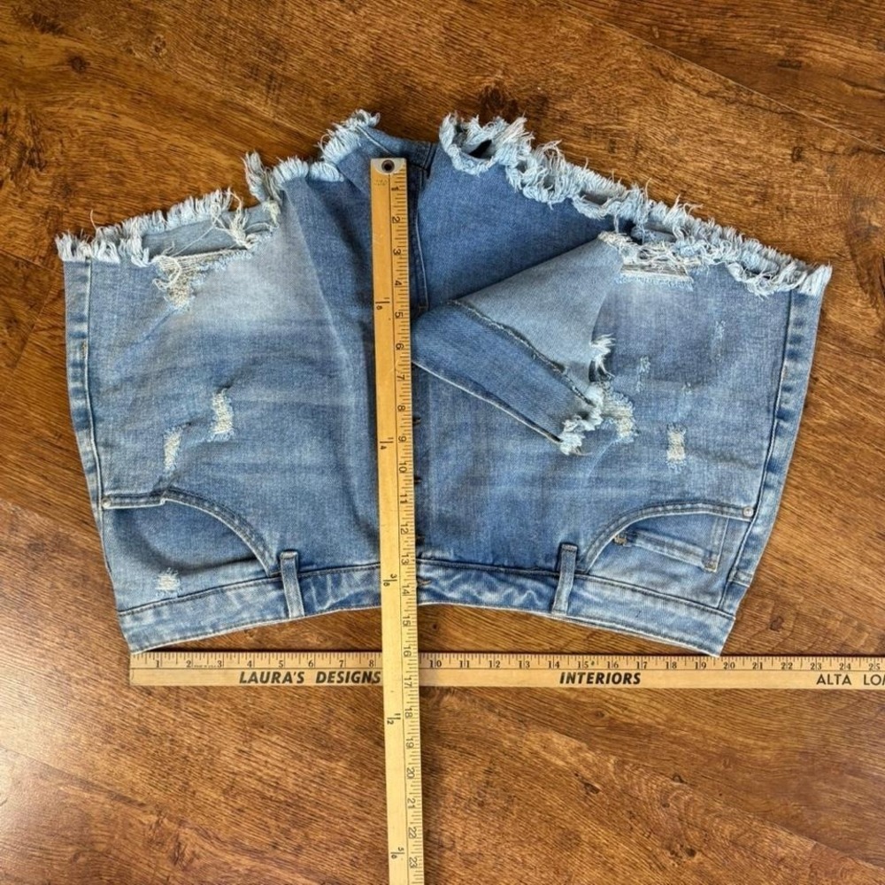 Madden NYC Blue Distressed Denim Shorts Butterfly Button Front Flap Size 21 - Picture 6 of 8